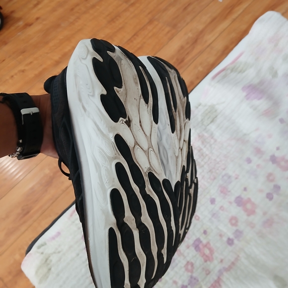 New Balance Men's Black and White Athletic Shoes - Picture 8 of 11